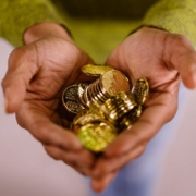 A Ilusão do Dinheiro: Como a Busca Desesperada Pela Riqueza Pode Te Impedir de Tê-la